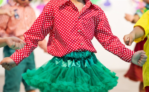 油畫進口報關(guān)所需的清關(guān)資料知識指南